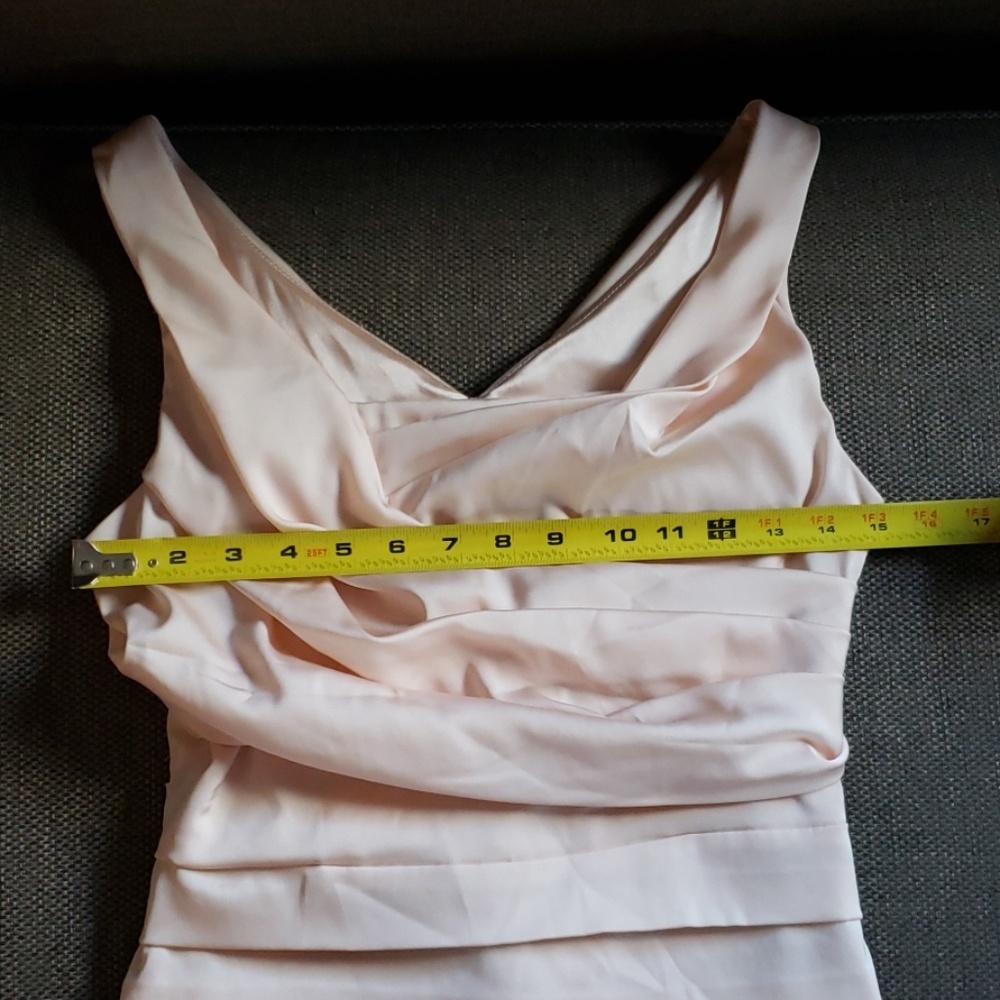 Express sleevless top - Picture 3 of 8